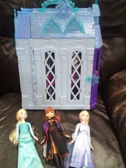 FROZEN PLAY SET FOR SALE.