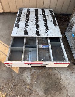 Bed truck tool box