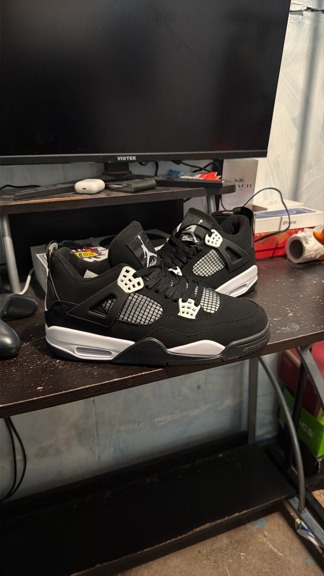 Air Jordan 4 Retro 'White Thunder'