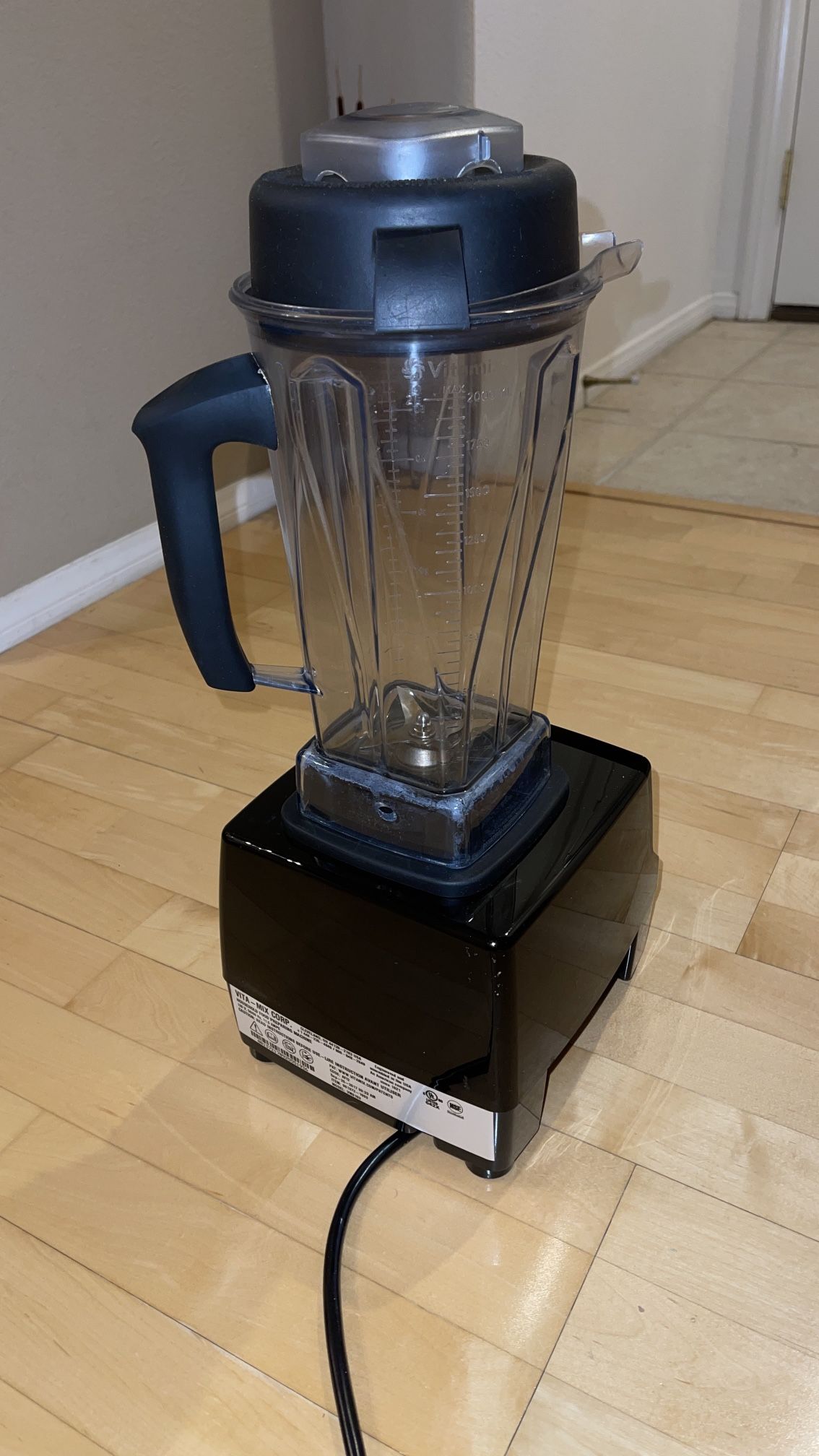 Vitamix 5200 Blender Professional-Grade, Self-Cleaning 64 oz Container, Black - 001372
