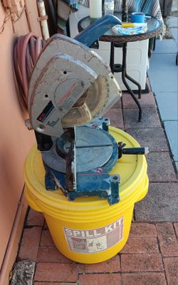 RYOBI Super Miter Saw Cutting 10" Blade.