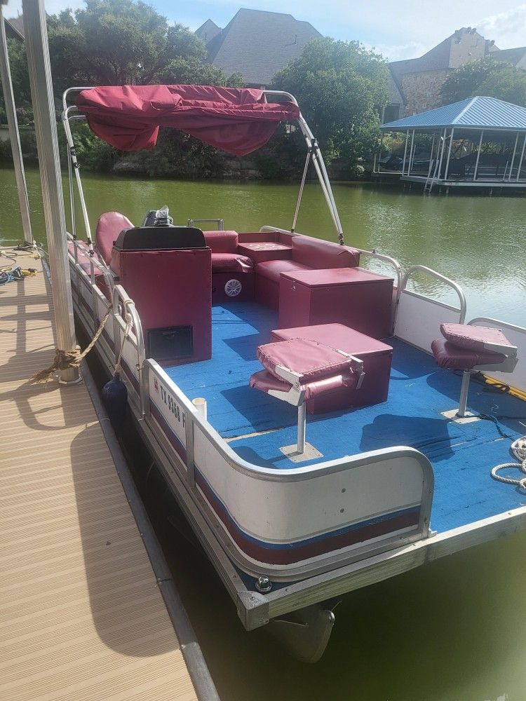 Pontoon Boat On Eagle Mountain Lake