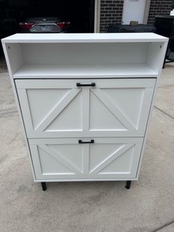 Shoe storage cabinet