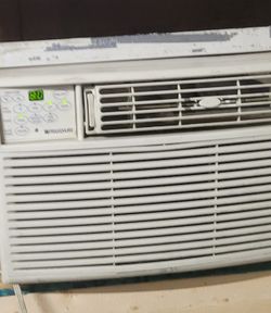 window Air Conditioning unit 
8000 BTU) ,,,