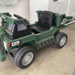 Children's four-wheel electric vehicle