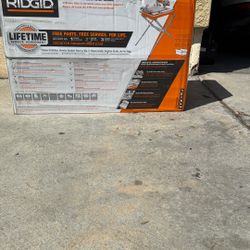 NEW RIDGID 7 INCH WET TILE SAW WITH STAND COMES WITH NEW CUTTING TILE SAW 