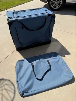 Foldable soft sided dog crate