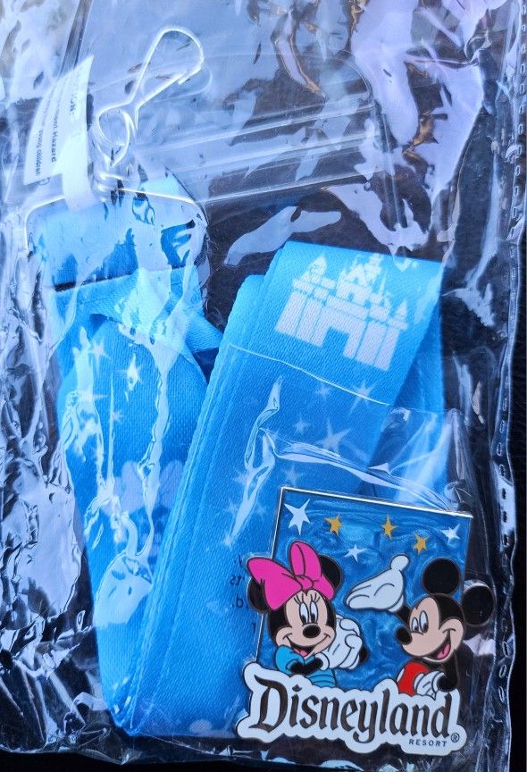 Walt Disney Travel Co Lanyard And Mickey & Minnie Pin NIP