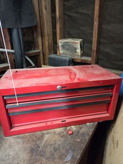 Craftsman locking intermediate tool box