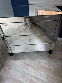 Pair of Mirrored Nightstands no cracks