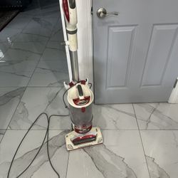 Shark Rotator Lift-Away Vacuum!! Works Great For Hard Floor And Carpet 
