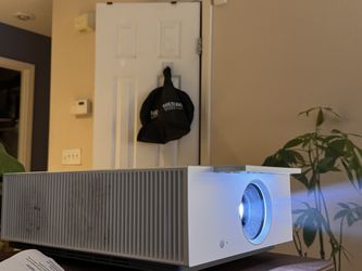 LG 710pw Projector With screen