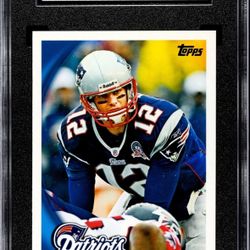 2010 Topps Football #30 Tom Brady SGC-10