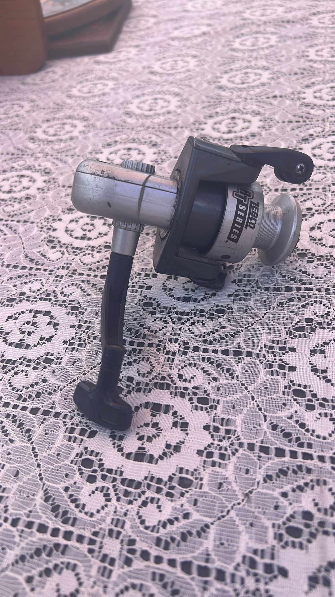 Fishing reels