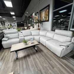 Power reclining sectional w/ adjustable head rests