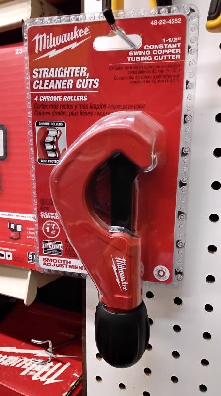 MILWAUKEE 1 - 1/2" CONSTANT SWING COPPER TUBING CUTTER