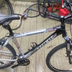 TREK 4 SERIES  4500  ALPHA  ALUMINUM  Frame 18 inches Wheels 26 X2.10  BONTRAGER 