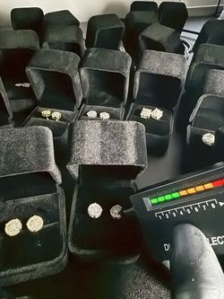 Royal orbit Moissanite men’s earrings