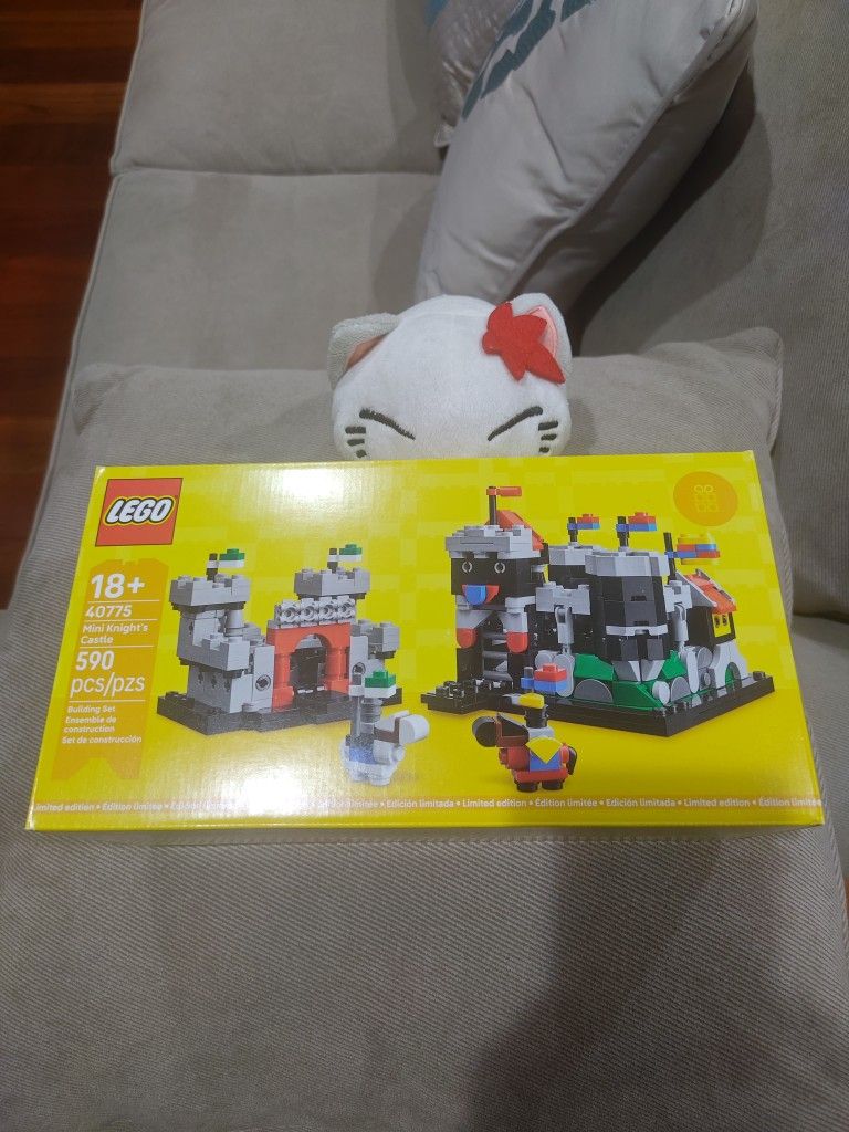 Lego Mini Knight's Castle 590 Pieces Brand New Sealed