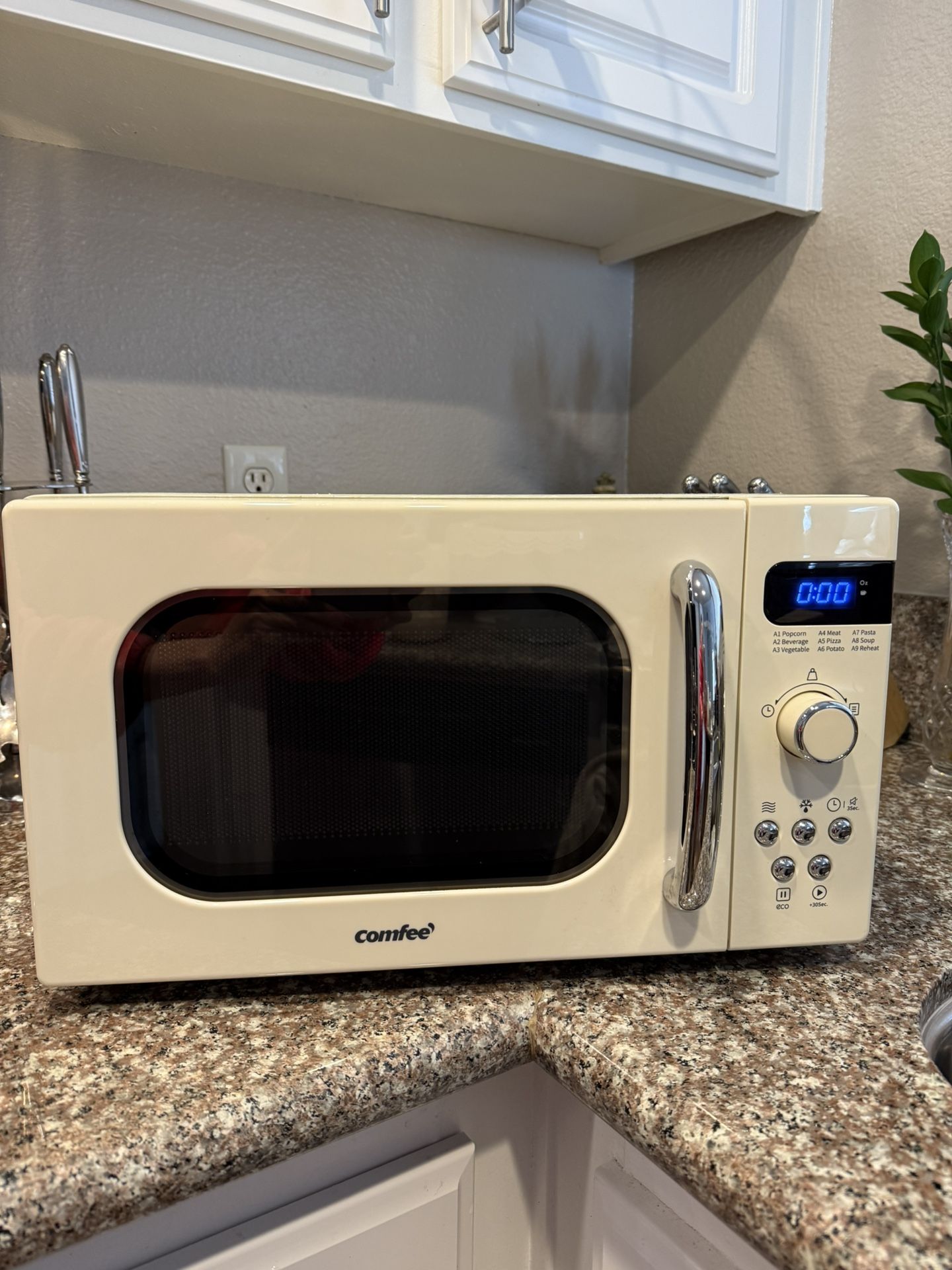 COMFEE RETRO MICROWAVE ‼️ SALE