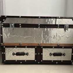 Console table + Trunk Chest 