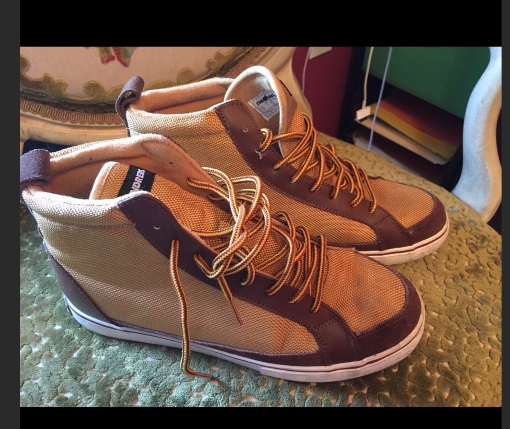 THE HUNDREDS Boot size 9