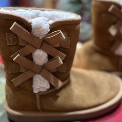 Koolaburra By Uggs $5