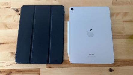 Like New 2024 Apple M2 iPad Air 11” 256GB WiFi Starlight Silver