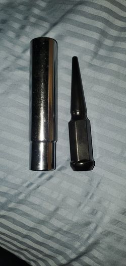 Wheel lugnuts spikes 32 of them..