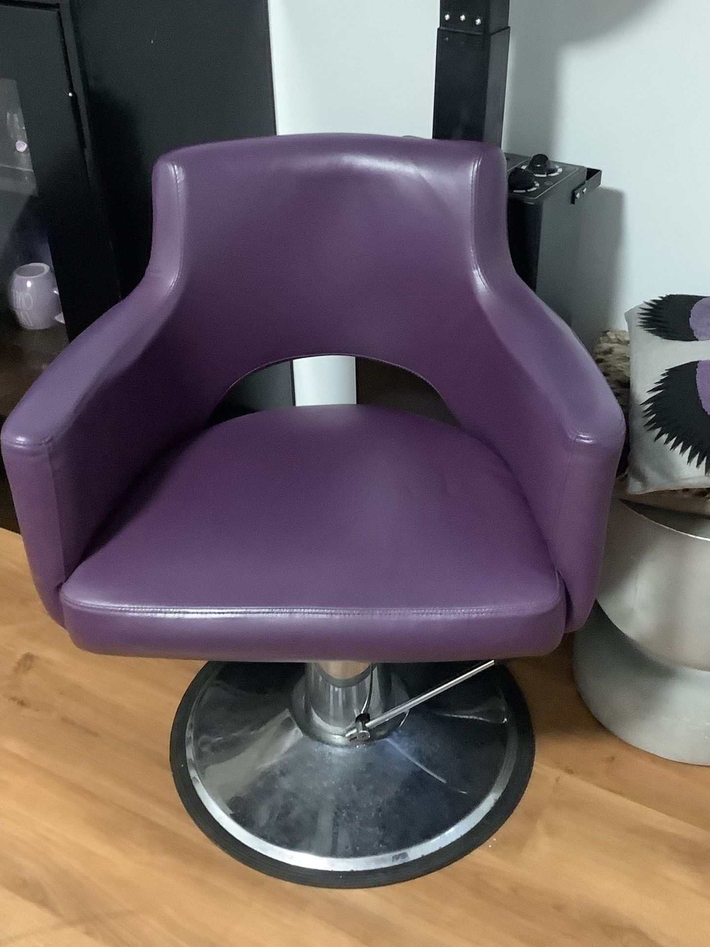 Used Salon Furniture And Accessories Used In Home