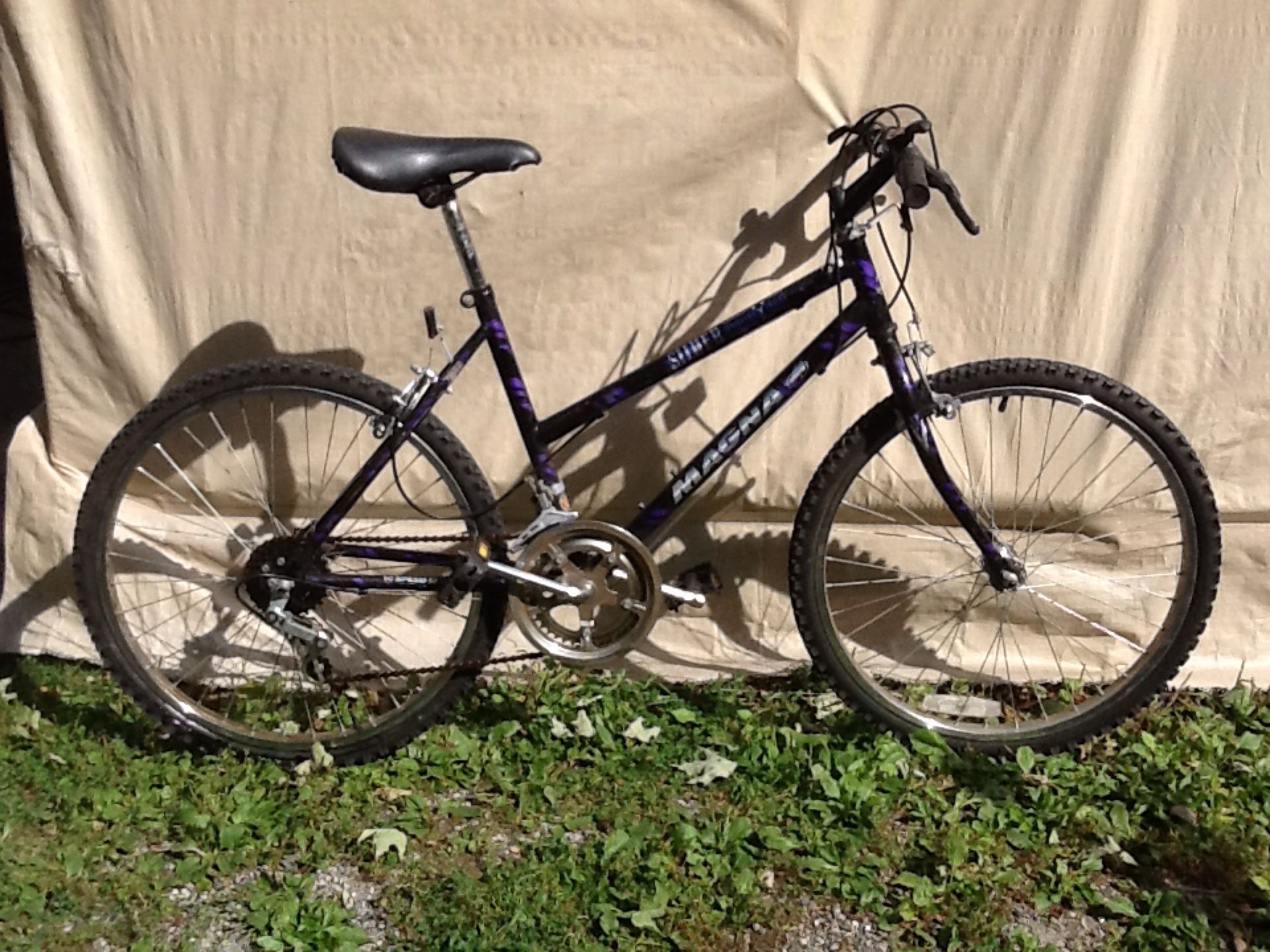 MAGNA Silver Canyon 24" tire bike mountain/ hybrid 10 speed