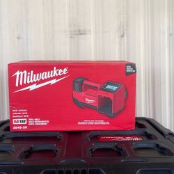 Milwaukee M18 18-Volt Lithium-Ion Cordless Electric Portable Inflator (Tool-Only)