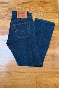 Blue Levi’s 501 jeans + free item (30”x30”) l