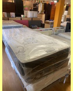 Twin size mattress / Colchón
