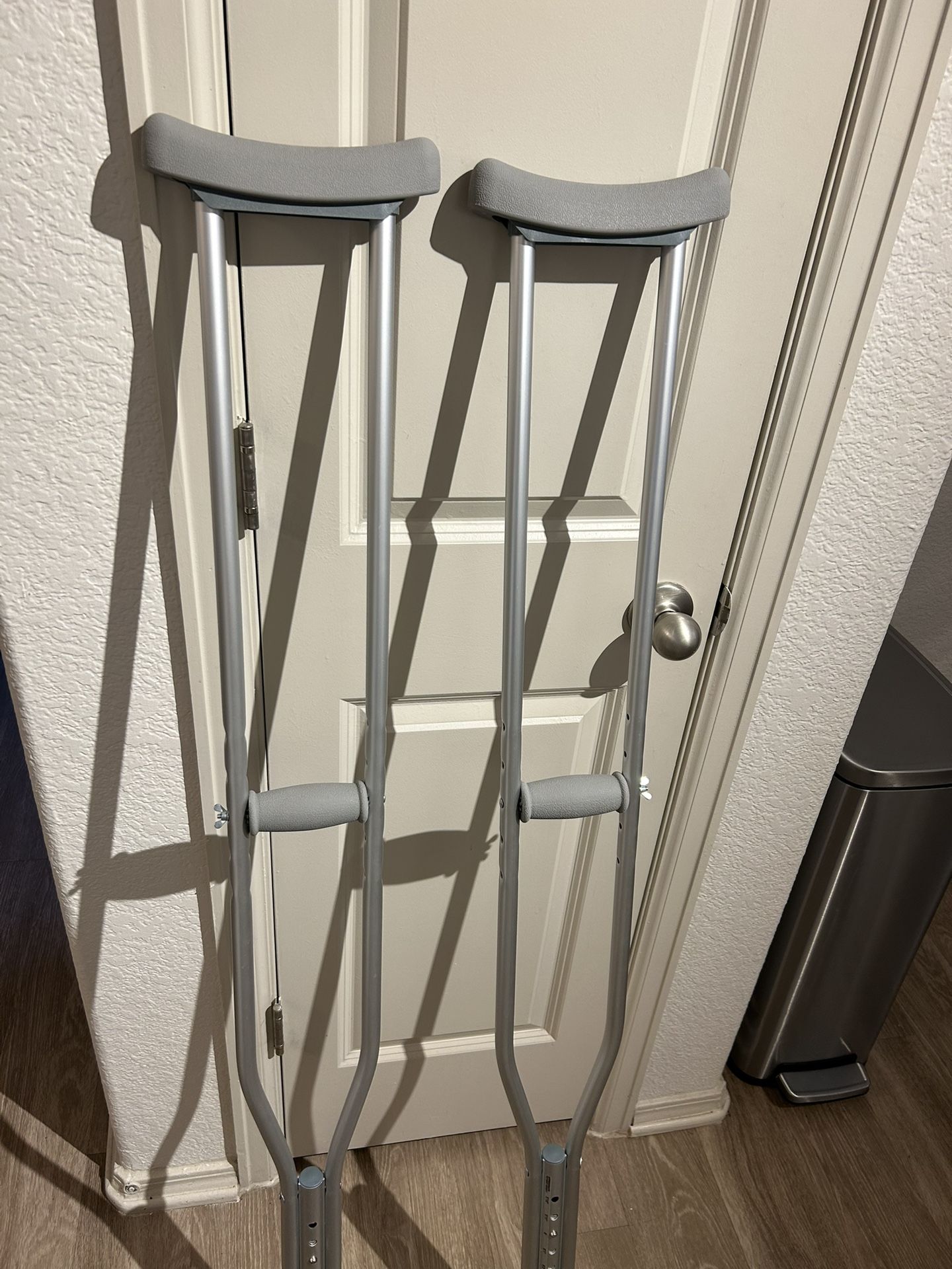 Adjustable Crutches 5’10” - 6’8”