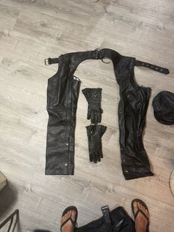 Motorcycle Woman’s Chaps Size Small W/gloves And Hat