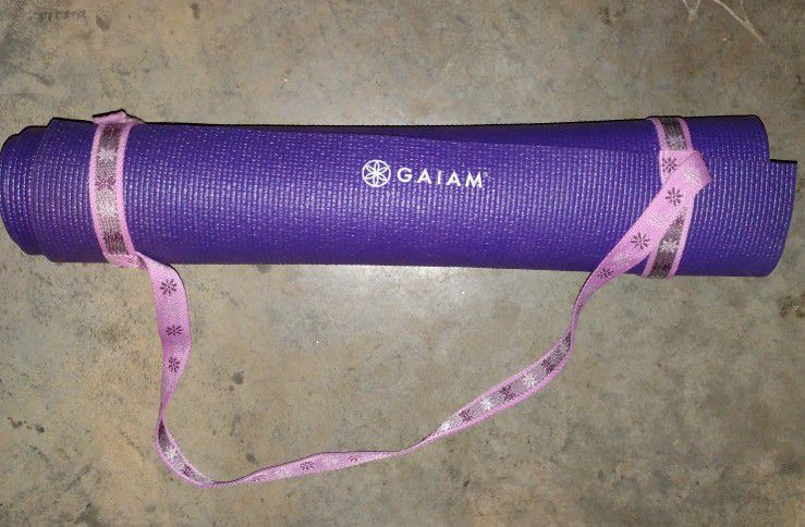 Gaiam Yoga Mat And Accessories 