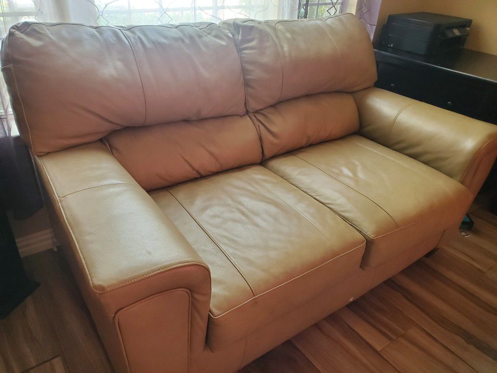 Sofa and Loveseat Set in great condition!