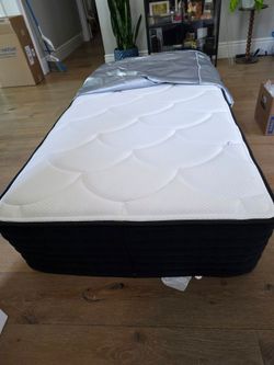 Free twin sized Dreamcloud Hybrid Mattress
