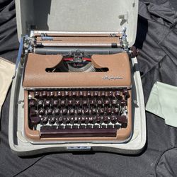 Vintage beautiful, OLYMPIA DeLuxe TYPEWRITER Germany Brown / Portable Hard Case