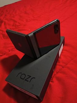 RAZOR FLIP PHONE