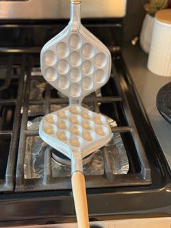 Cast Iron Stovetop Egg Waffle Mold – Like New
