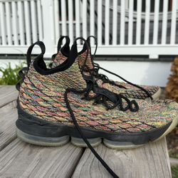 LEBRON 15 Shoes Men’s Size 10