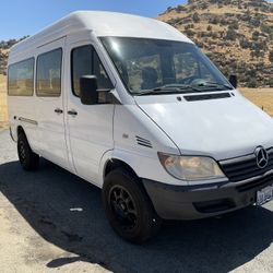 2003 Mercedes Sprinter 10 passenger van, $10,500
