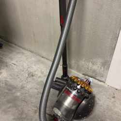 Dyson Vacuum 
