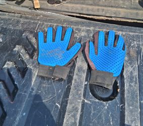 Pet fur gloves
