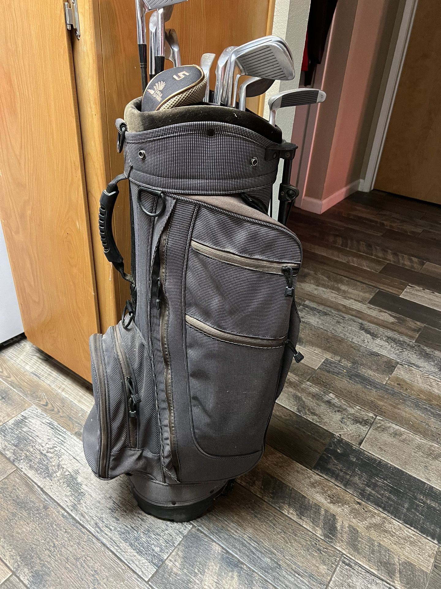 Nice Jones Golf Bag With Many Clubs