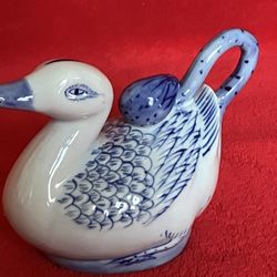 VINTAGE CHINOISERIE BLUE WHITE DUCK Shape Small Ceramic Tea Pot With LID ‼️ NEW - NEVER BEEN USED ‼️ Price Is FIRM ‼️