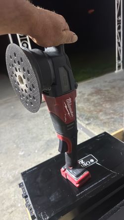 Milwaukee Fuel Cordless Random Orbit polisher