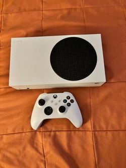 Mint Condition Xbox Series S Console Bundle